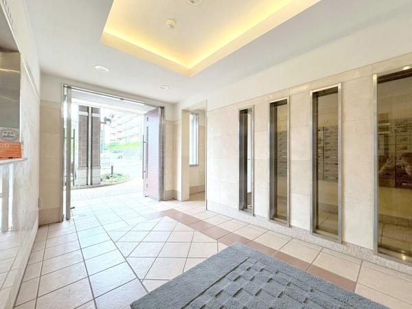 ナイスサンソレイユ横濱鶴ヶ峰のエントランス