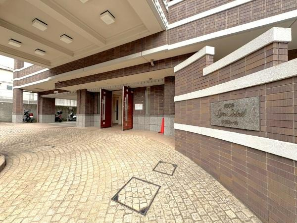 ナイスサンソレイユ横濱鶴ヶ峰のエントランス