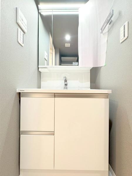 ナイスサンソレイユ横濱鶴ヶ峰の独立洗面台