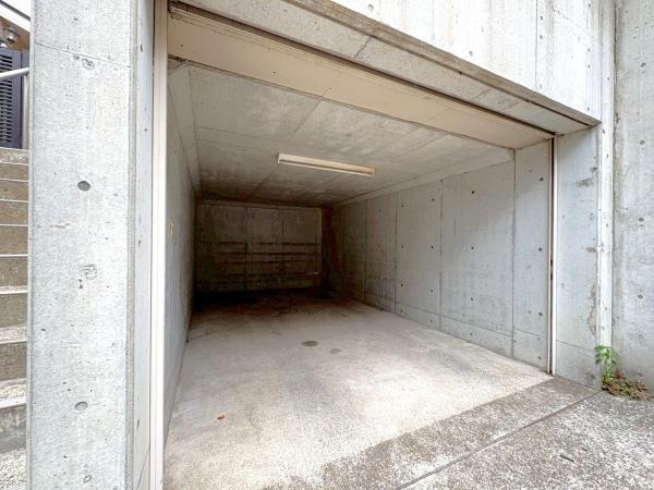 横浜市戸塚区前田町の中古一戸建の駐車場