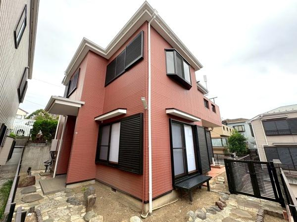 横浜市戸塚区前田町の中古一戸建の前面道路含む現地写真