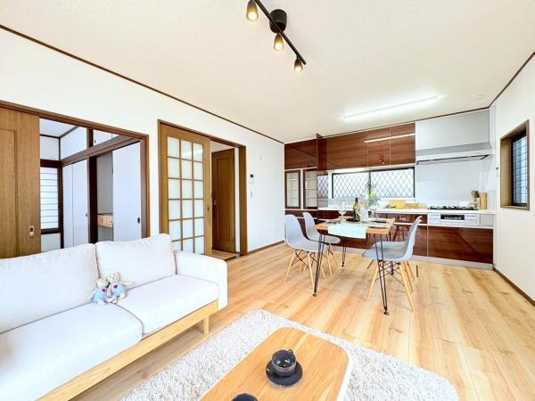 横浜市戸塚区前田町の中古一戸建の居間・リビング