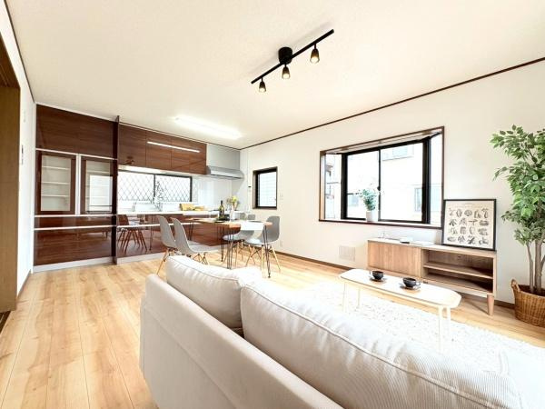 横浜市戸塚区前田町の中古一戸建の居間・リビング