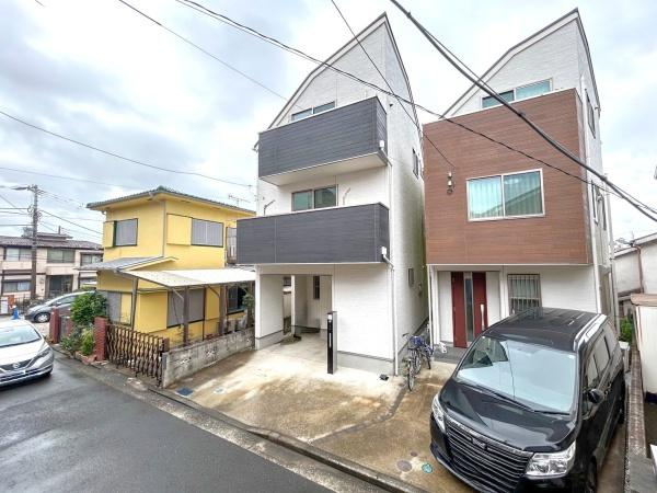 横浜市港南区港南６丁目の中古一戸建の前面道路含む現地写真