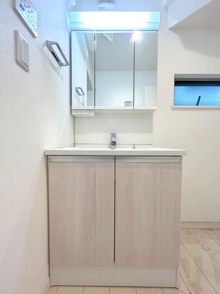 横浜市港南区港南６丁目の中古一戸建の独立洗面台