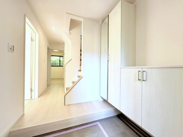 川崎市中原区井田２丁目の中古一戸建の玄関