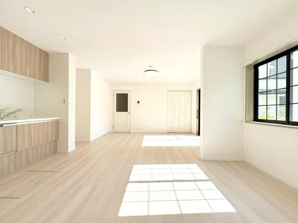 川崎市中原区井田２丁目の中古一戸建の居間・リビング