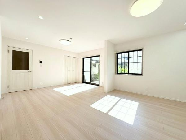 川崎市中原区井田２丁目の中古一戸建の居間・リビング