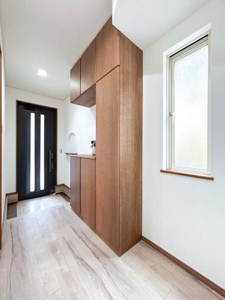 横浜市神奈川区松見町２丁目の中古一戸建の玄関