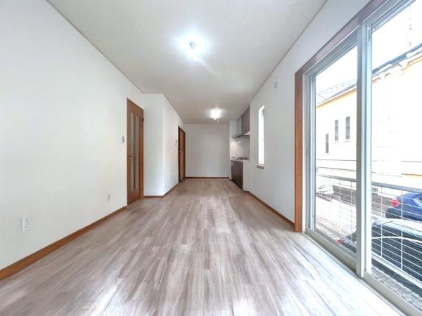 横浜市神奈川区松見町２丁目の中古一戸建の居間・リビング