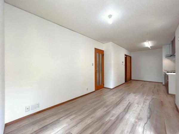 横浜市神奈川区松見町２丁目の中古一戸建の居間・リビング