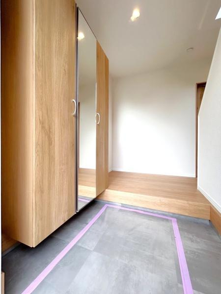 横浜市南区六ツ川１丁目の中古一戸建の玄関