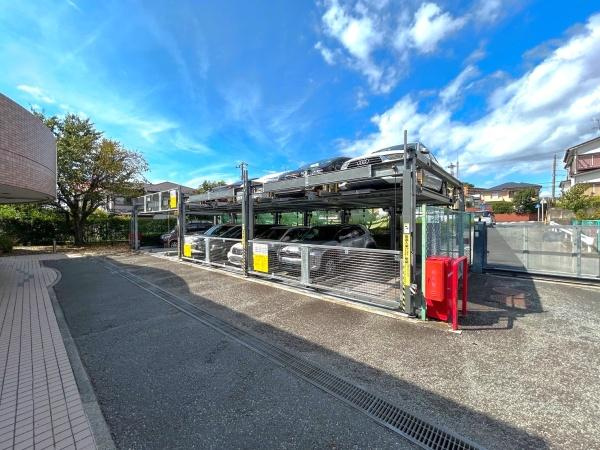 サウスヒルズ横浜弘明寺の駐車場