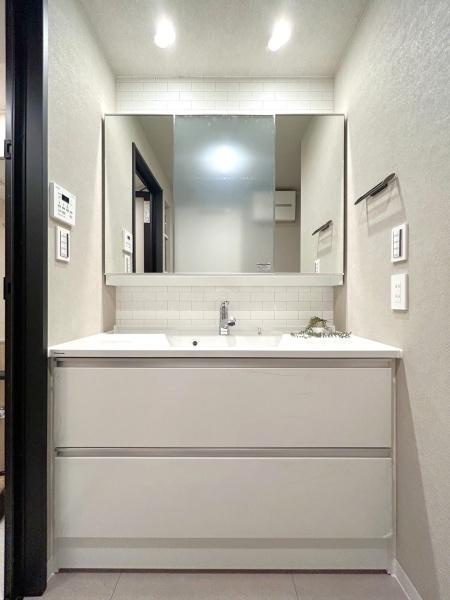 サウスヒルズ横浜弘明寺の独立洗面台