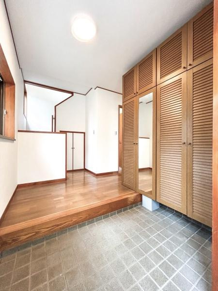 横浜市保土ケ谷区上菅田町の中古一戸建の玄関