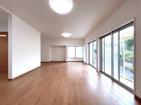 横浜市保土ケ谷区上菅田町の中古一戸建の居間・リビング