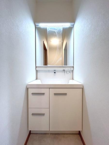 横浜市保土ケ谷区上菅田町の中古一戸建の独立洗面台