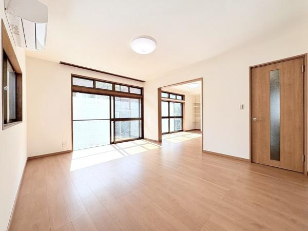 横浜市栄区尾月の中古一戸建の居間・リビング