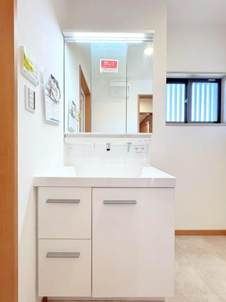 横浜市栄区尾月の中古一戸建の独立洗面台