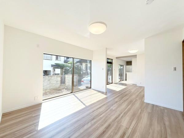 藤沢市大鋸３丁目の中古一戸建の居間・リビング