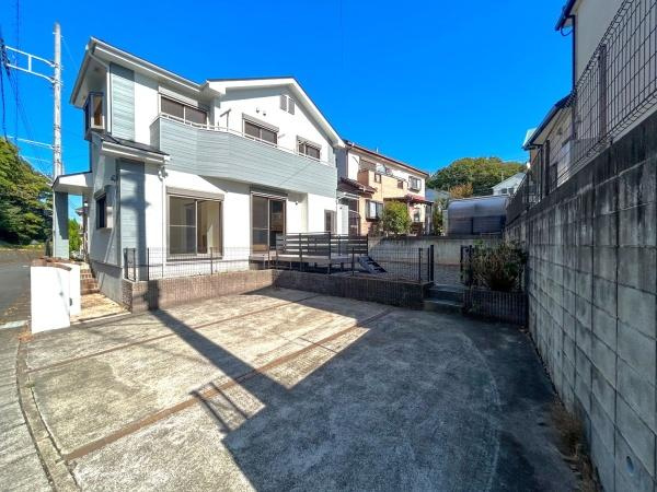 平塚市めぐみが丘２丁目の中古一戸建の駐車場