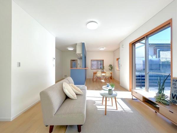 平塚市めぐみが丘２丁目の中古一戸建の居間・リビング