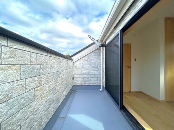 横浜市西区西戸部町３丁目の新築一戸建のバルコニー