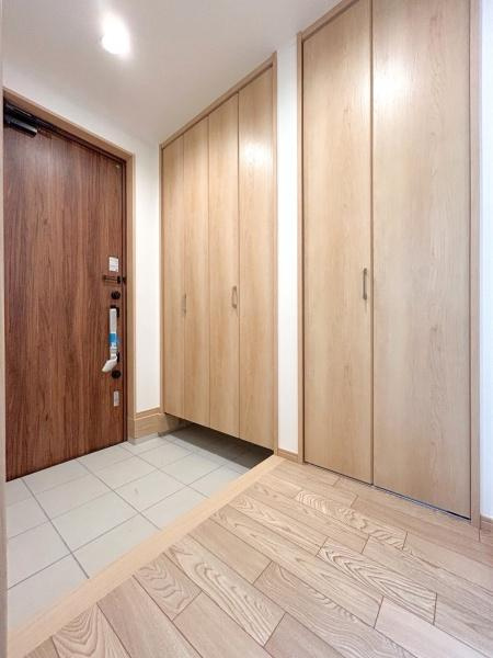 横浜市西区西戸部町３丁目の新築一戸建の玄関