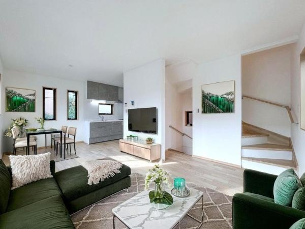 横浜市西区西戸部町３丁目の新築一戸建の居間・リビング|※家具類はCGイメージです。