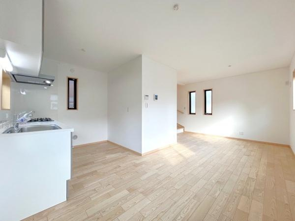 横浜市西区西戸部町３丁目の新築一戸建の居間・リビング