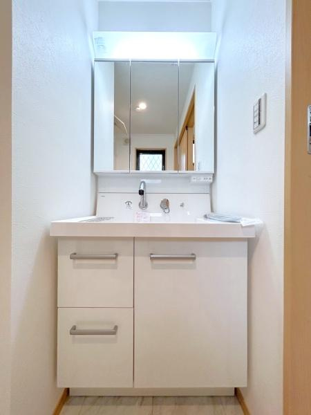 横浜市西区西戸部町３丁目の新築一戸建の独立洗面台