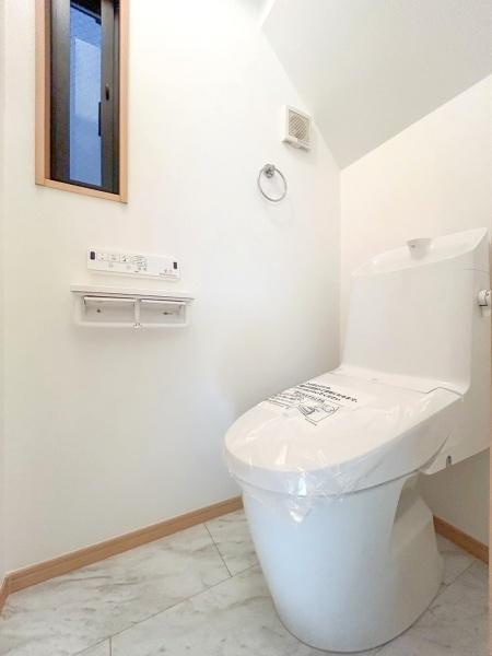 横浜市西区西戸部町３丁目の新築一戸建のトイレ