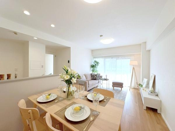 コスモ保土ヶ谷サニーヒルズの居間・リビング