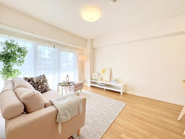 コスモ保土ヶ谷サニーヒルズの居間・リビング