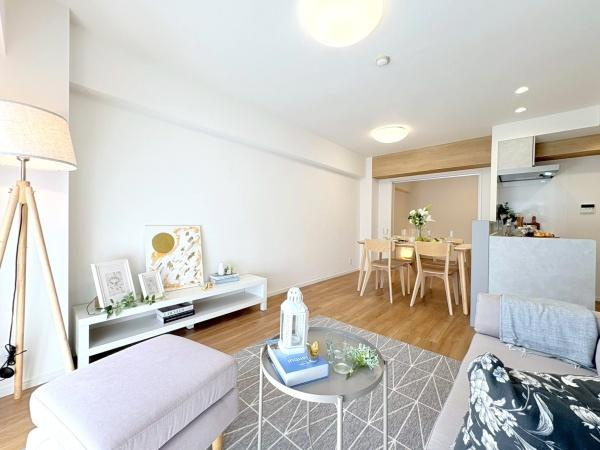 コスモ保土ヶ谷サニーヒルズの居間・リビング