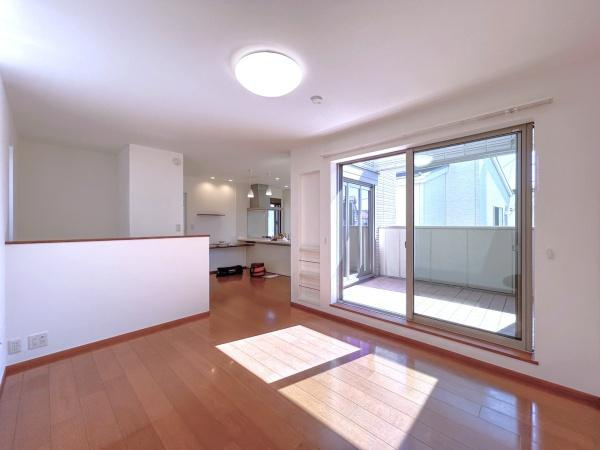 茅ヶ崎市菱沼１丁目の中古一戸建の居間・リビング