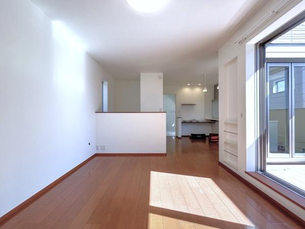 茅ヶ崎市菱沼１丁目の中古一戸建の居間・リビング