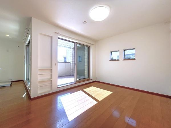 茅ヶ崎市菱沼１丁目の中古一戸建の居間・リビング