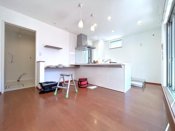 茅ヶ崎市菱沼１丁目の中古一戸建の居間・リビング