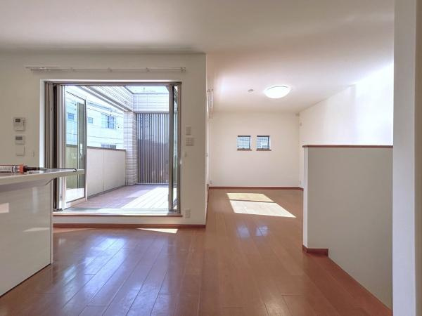 茅ヶ崎市菱沼１丁目の中古一戸建の居間・リビング