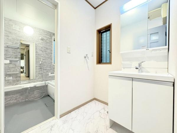 藤沢市大鋸３丁目の中古一戸建の独立洗面台