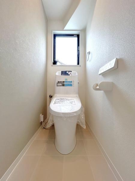 三浦郡葉山町一色の中古一戸建のトイレ