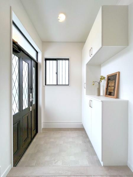 三浦郡葉山町一色の中古一戸建の玄関