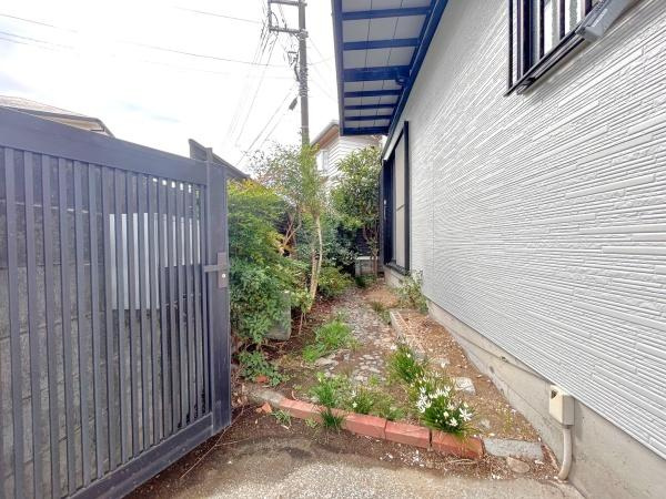 三浦郡葉山町一色の中古一戸建の庭