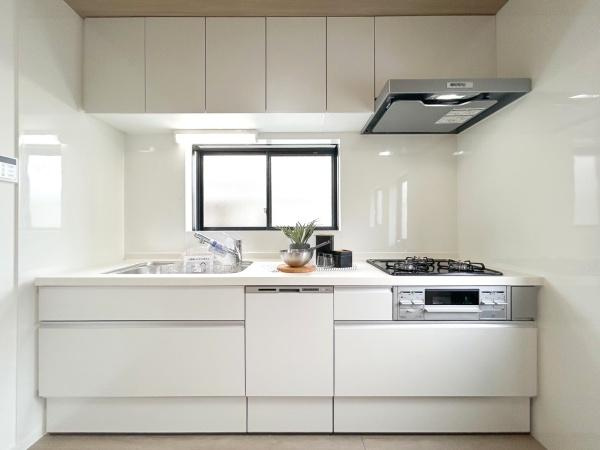 三浦郡葉山町一色の中古一戸建のキッチン