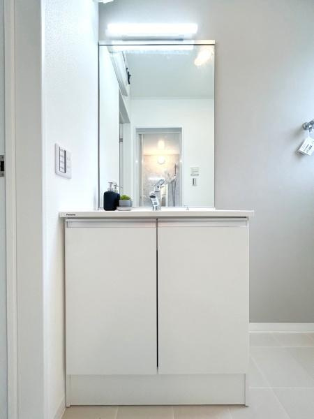 三浦郡葉山町一色の中古一戸建の独立洗面台