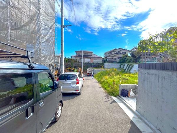 横浜市保土ケ谷区桜ケ丘１丁目の売地の前面道路含む現地写真