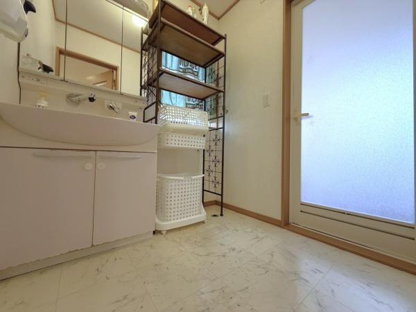 横浜市栄区東上郷町の中古一戸建の独立洗面台