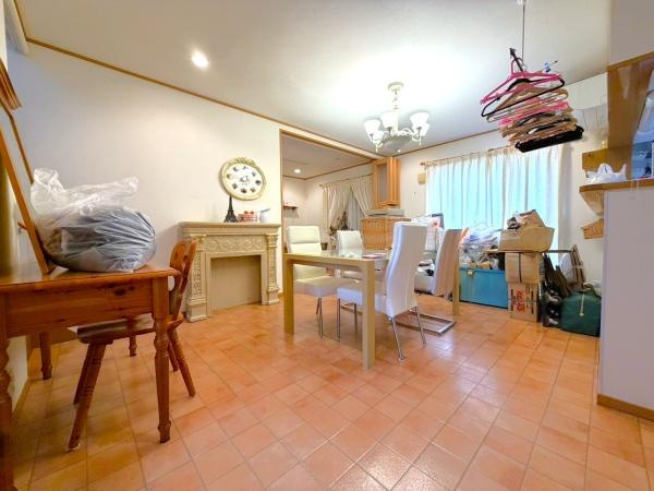 横浜市栄区東上郷町の中古一戸建の居間・リビング