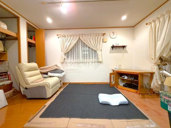 横浜市栄区東上郷町の中古一戸建の居間・リビング